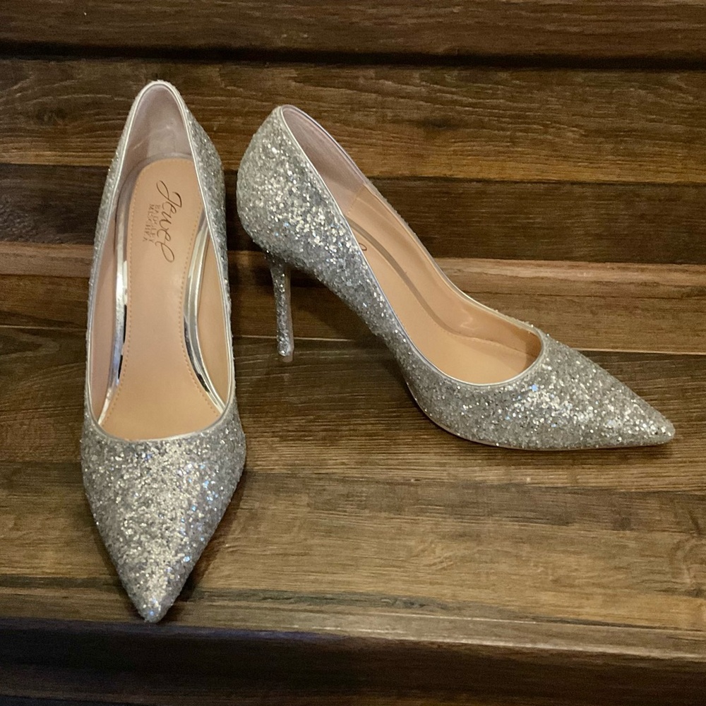 Jewel Badgley Mischka Silver Glitter Pointed-Toe Pumps